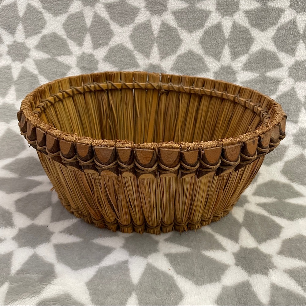🌸 5 for $25 // Vintage oval straw seagrass wicker basket